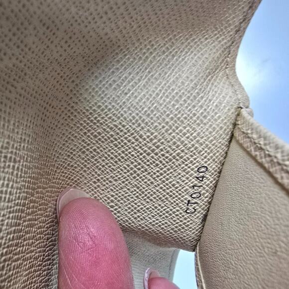 Louis Vuitton Damier Azur 4 Key Holder case - Picture 9 of 9